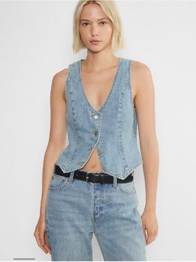 Arizia denim forum- NWT- medium. Light Wash Denim Button Vest